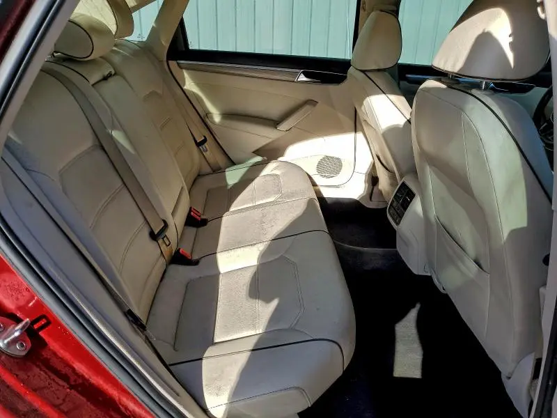 2018 VOLKSWAGEN PASSAT SE  