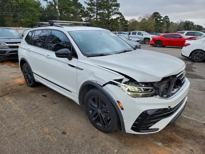 2022 VOLKSWAGEN TIGUAN SE R-LINE BLACK  