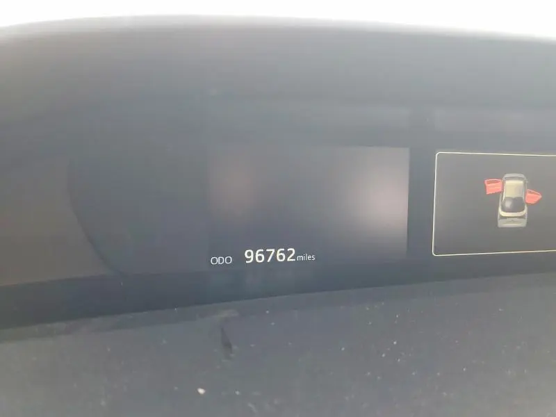 2020 TOYOTA PRIUS XLE  