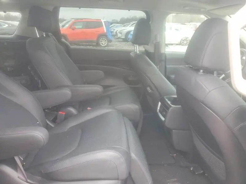 2025 KIA CARNIVAL SX  