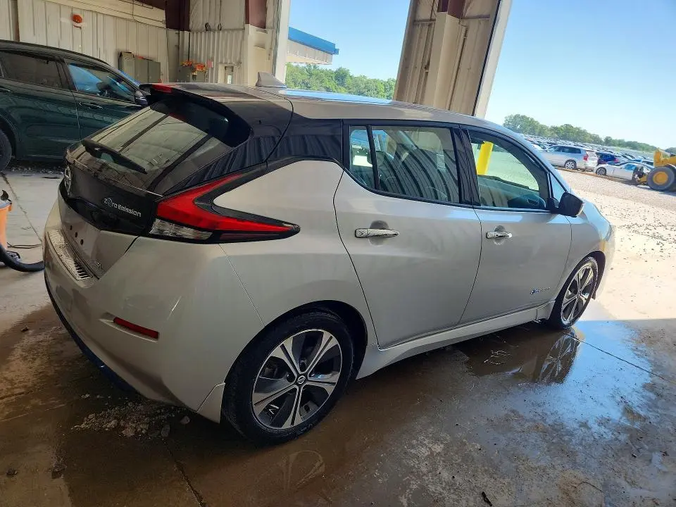2018 NISSAN LEAF SL  