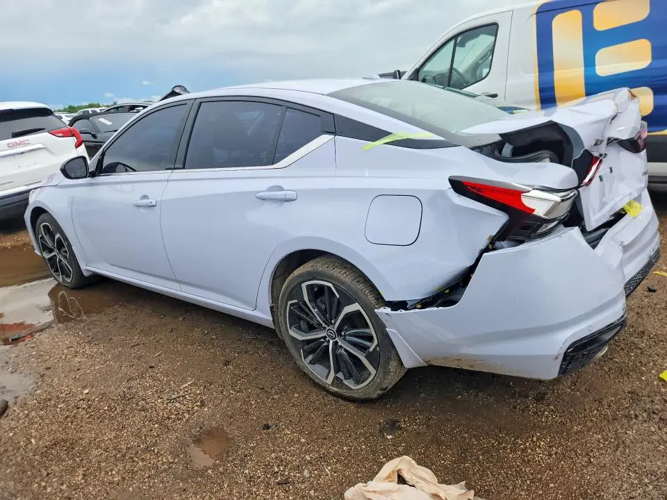 2024 NISSAN ALTIMA SR  
