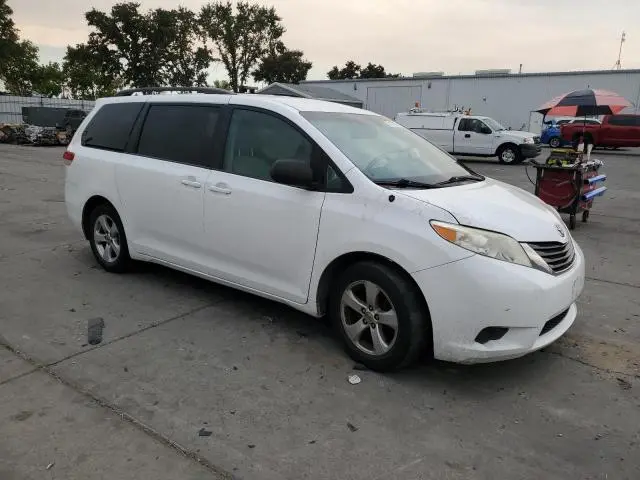 2014 TOYOTA SIENNA LE  