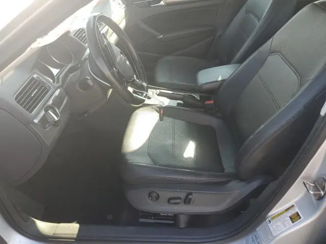 2016 VOLKSWAGEN PASSAT SE  