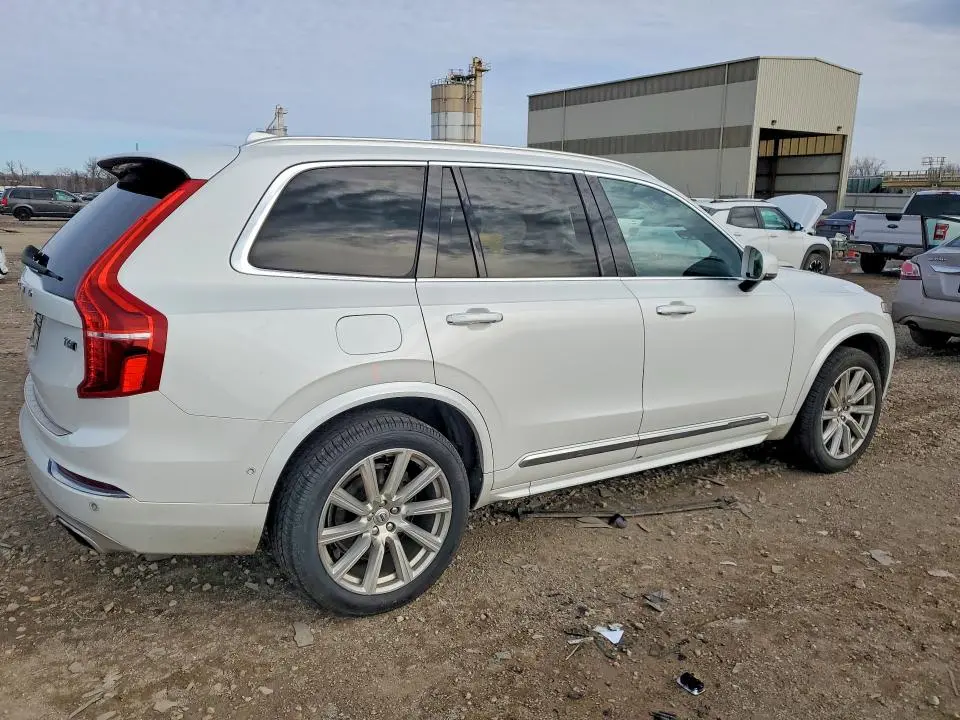 2017 VOLVO XC90 T6  