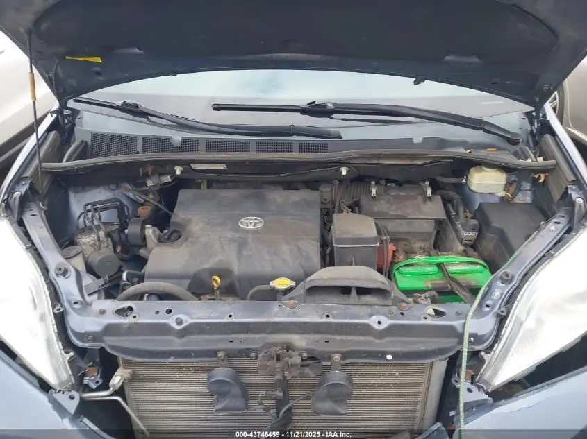 2015 TOYOTA SIENNA LE 8 PASSENGER