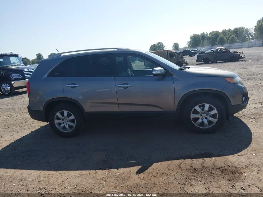 2012 KIA SORENTO LX