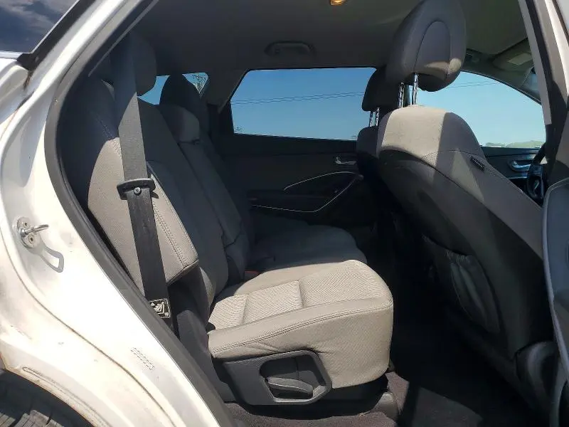 2017 HYUNDAI SANTA FE SE  