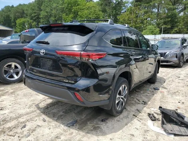 2021 TOYOTA HIGHLANDER XLE  