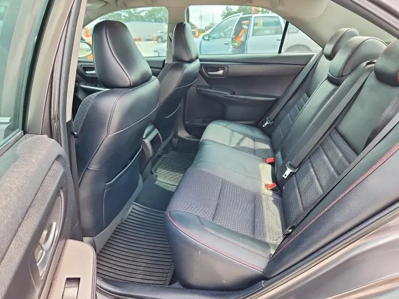 2015 TOYOTA CAMRY SE  