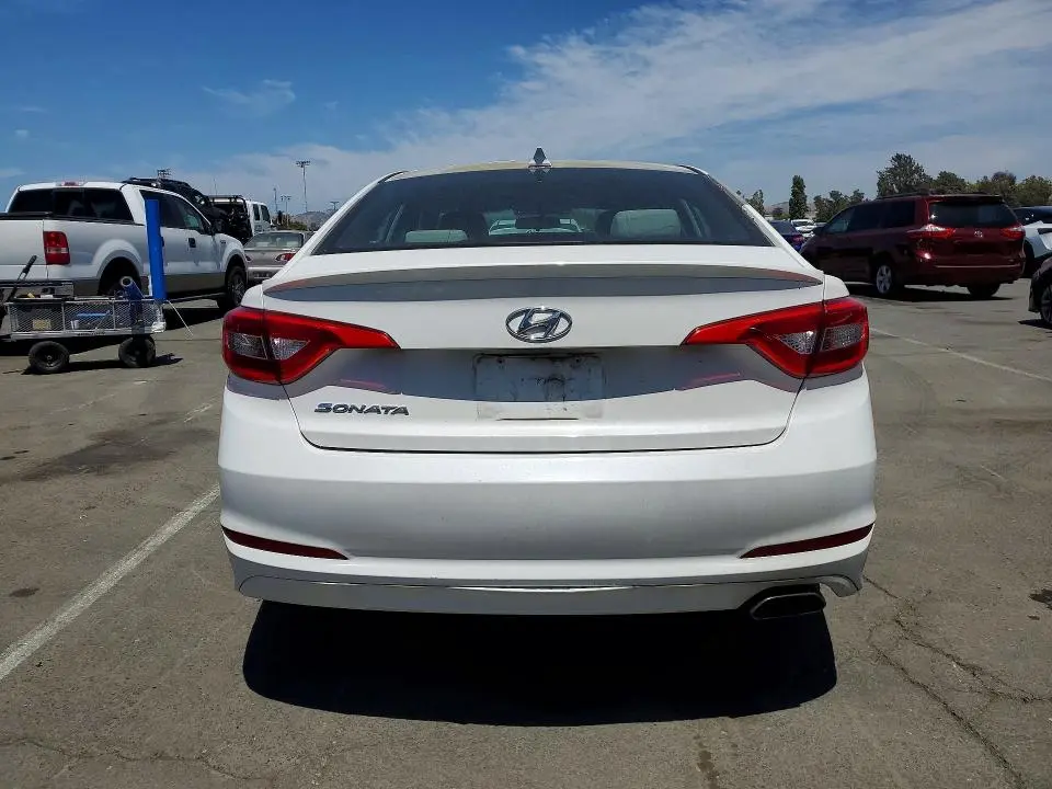 2017 HYUNDAI SONATA SE  