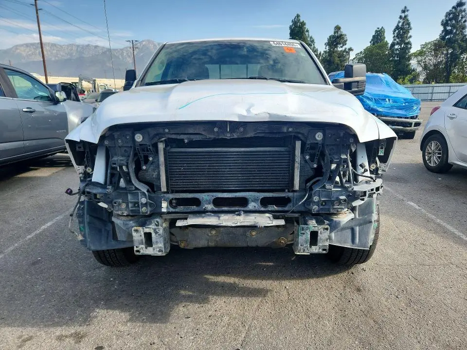 2016 RAM 1500 SLT  