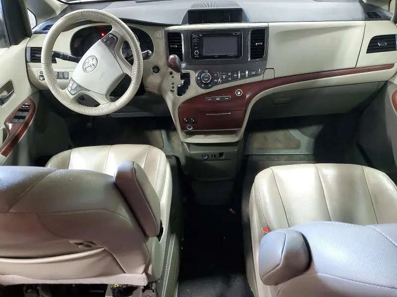 2014 TOYOTA SIENNA XLE 8-PASSENGER  