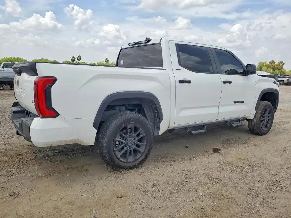 2024 TOYOTA TUNDRA SR5  
