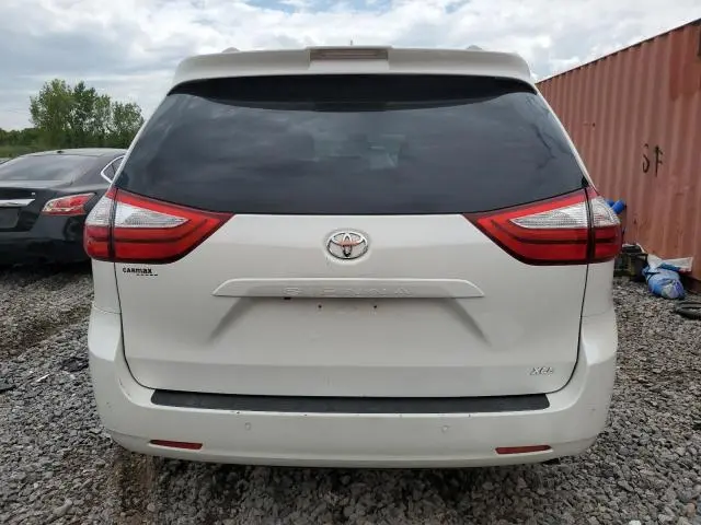 2018 TOYOTA SIENNA XLE
