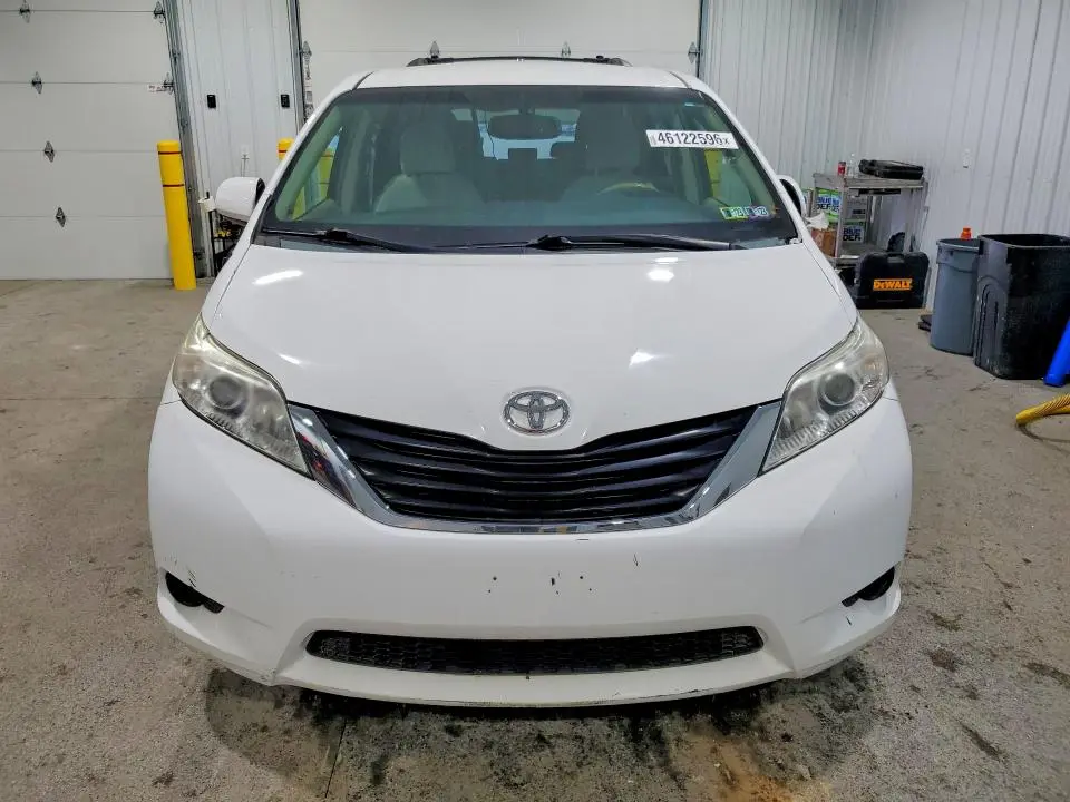 2013 TOYOTA SIENNA LE 7-PASSENGER  