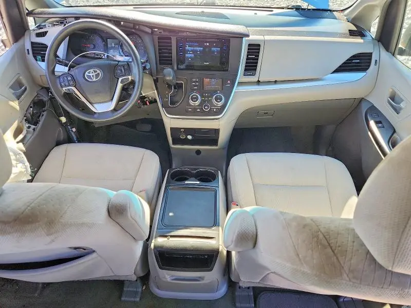 2016 TOYOTA SIENNA LE  
