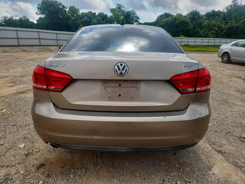 2015 VOLKSWAGEN PASSAT SE  