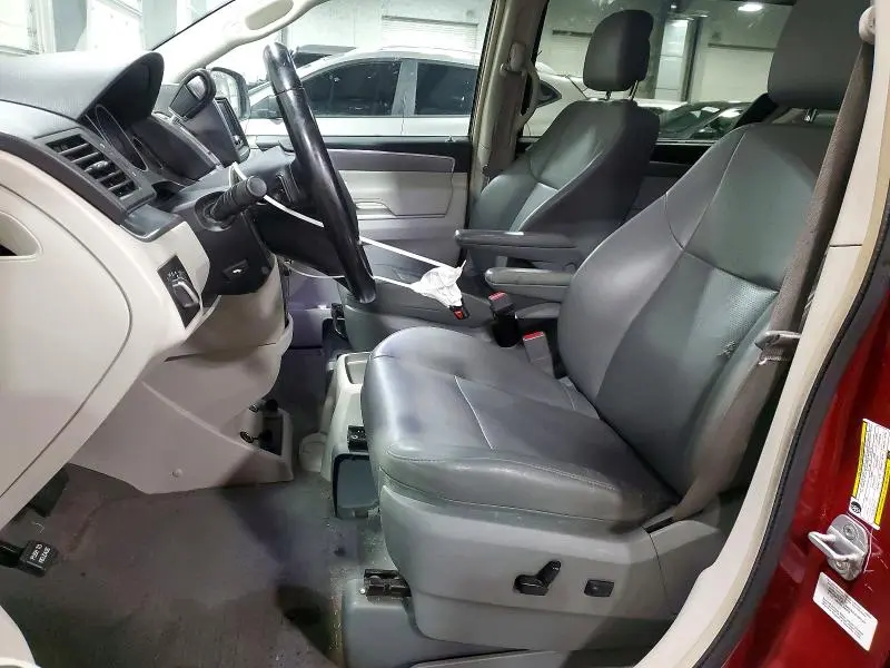 2011 VOLKSWAGEN ROUTAN SE  