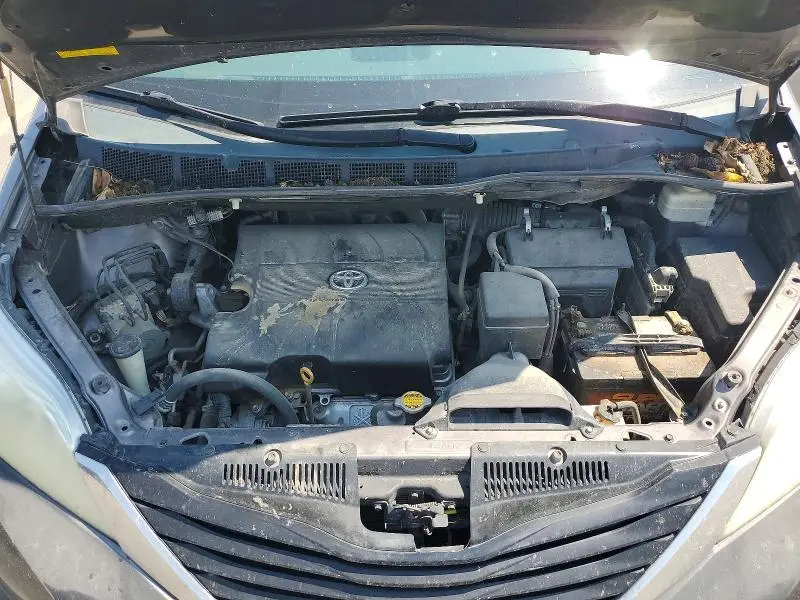 2011 TOYOTA SIENNA LE  