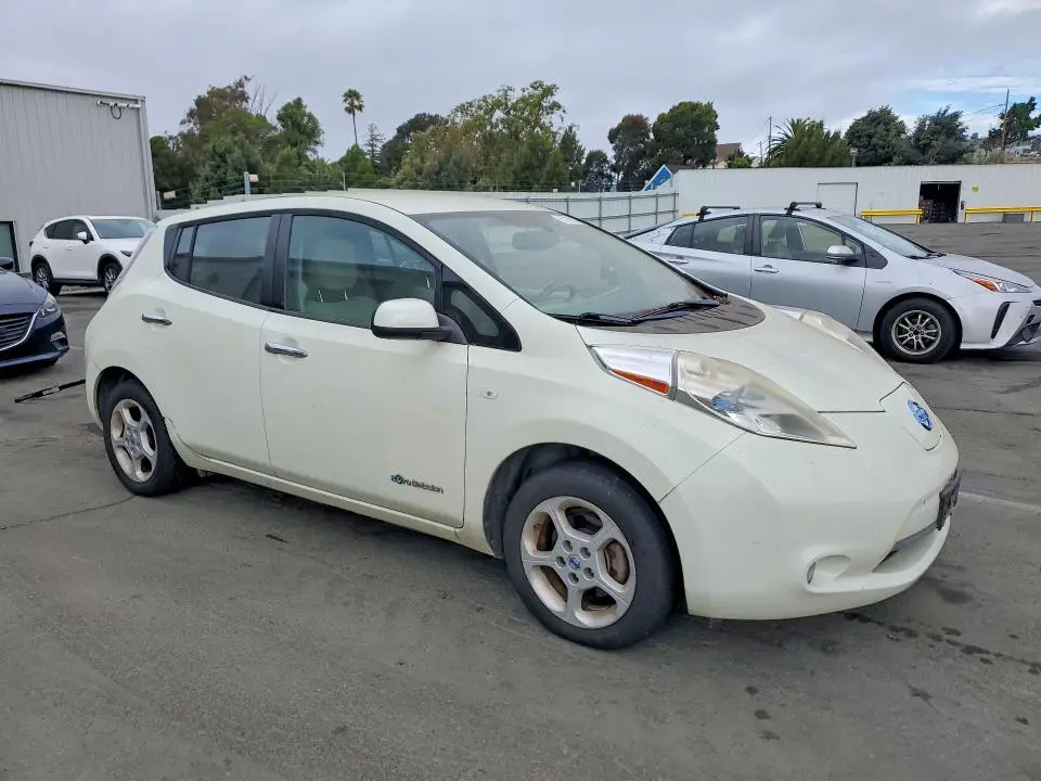 2011 NISSAN LEAF SV  