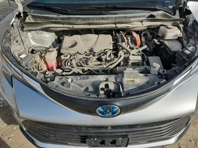 2021 TOYOTA SIENNA LE  