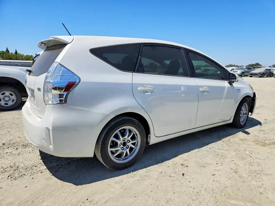2014 TOYOTA PRIUS V THREE  