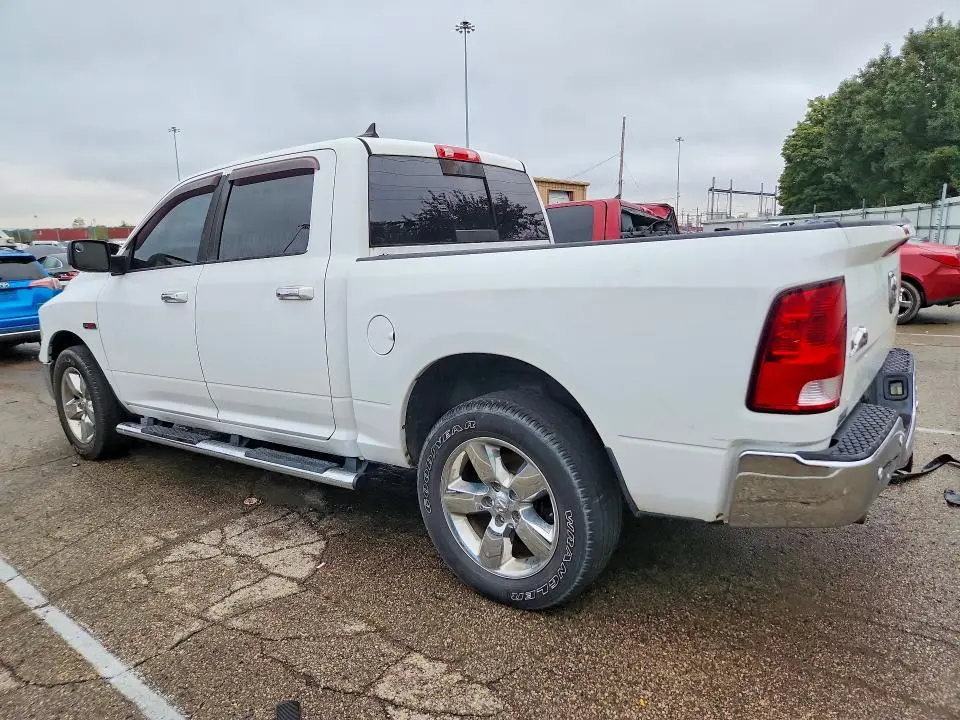 2016 RAM 1500 SLT  