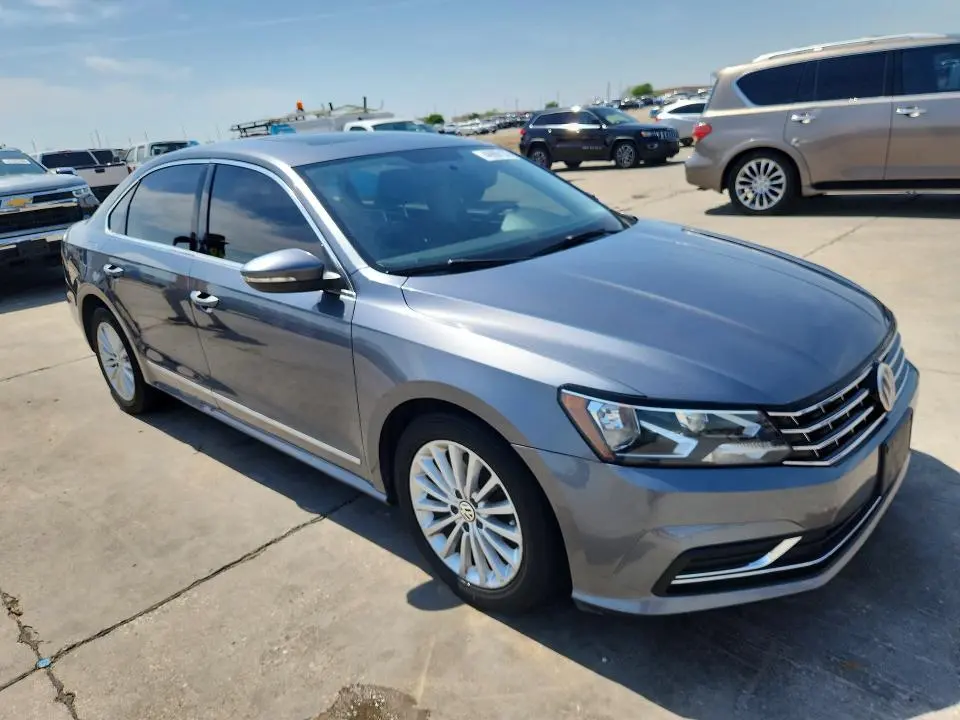 2017 VOLKSWAGEN PASSAT SE  