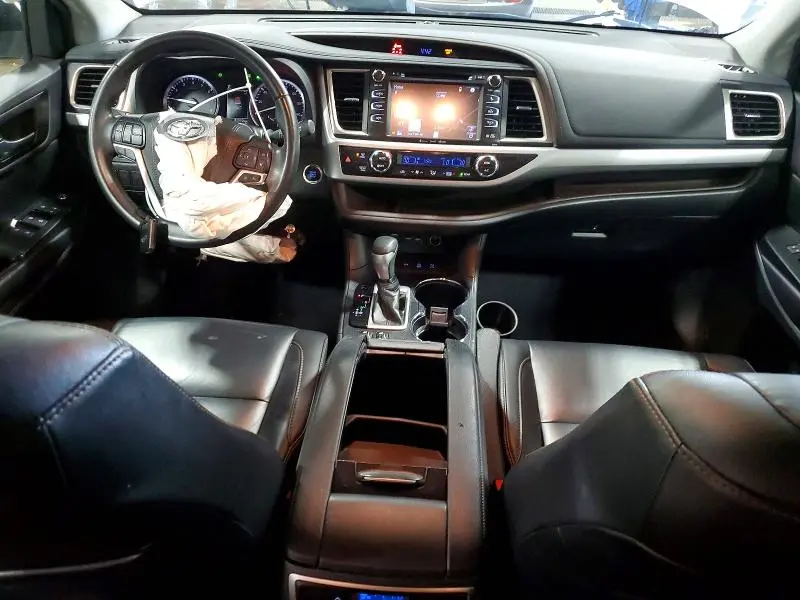 2019 TOYOTA HIGHLANDER XLE  
