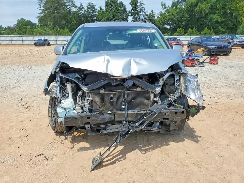 2019 TOYOTA SIENNA LIMITED PREMIUM 7-PASSENGER  