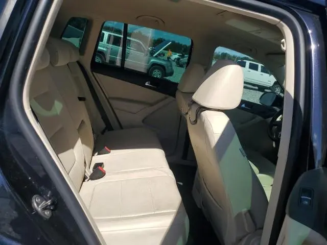 2011 VOLKSWAGEN TIGUAN S  
