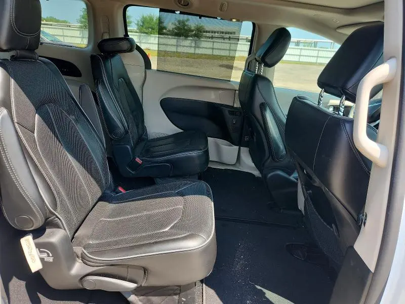 2019 CHRYSLER PACIFICA LIMITED  