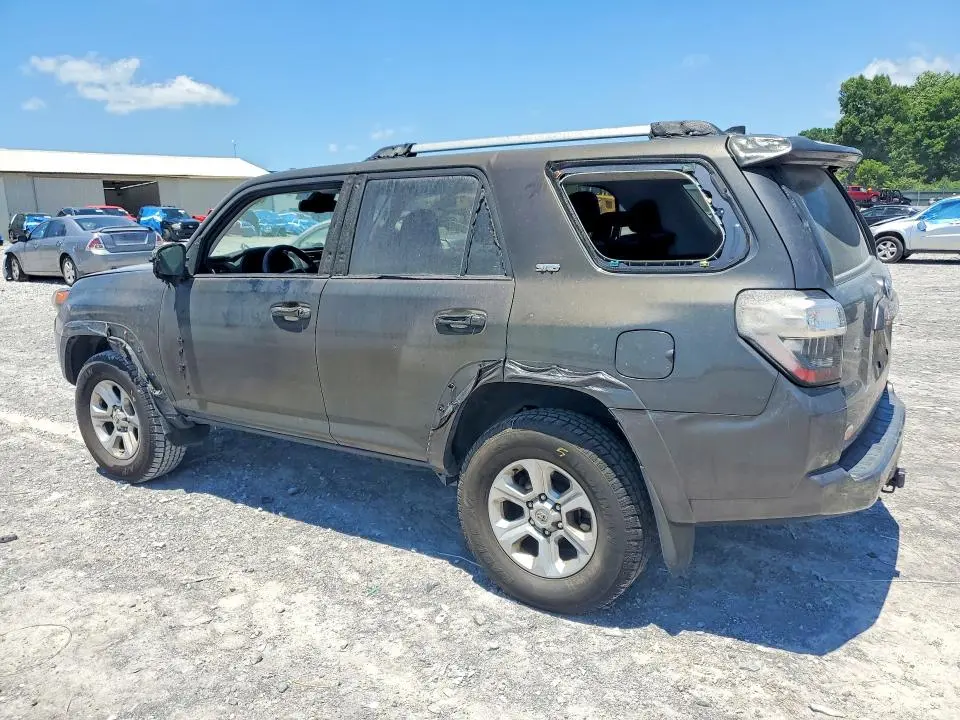 2022 TOYOTA 4RUNNER SR5  