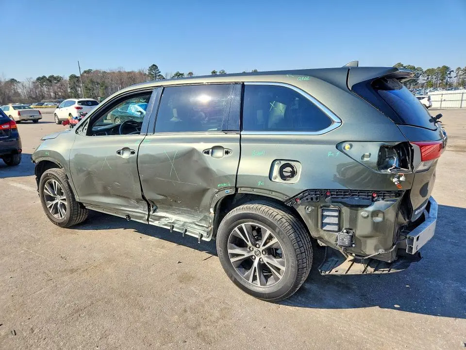 2019 TOYOTA HIGHLANDER LE  