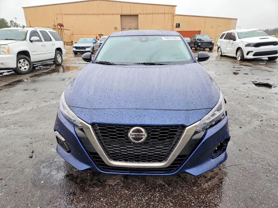2021 NISSAN ALTIMA SR  