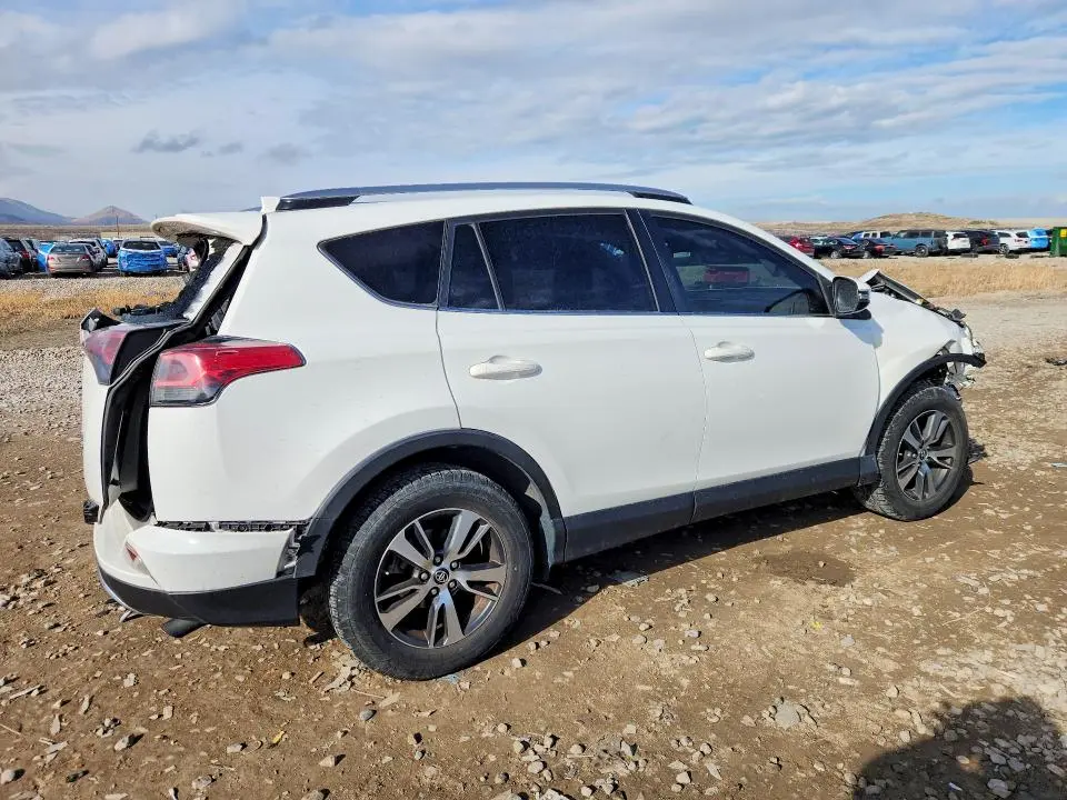 2018 TOYOTA RAV4 XLE  