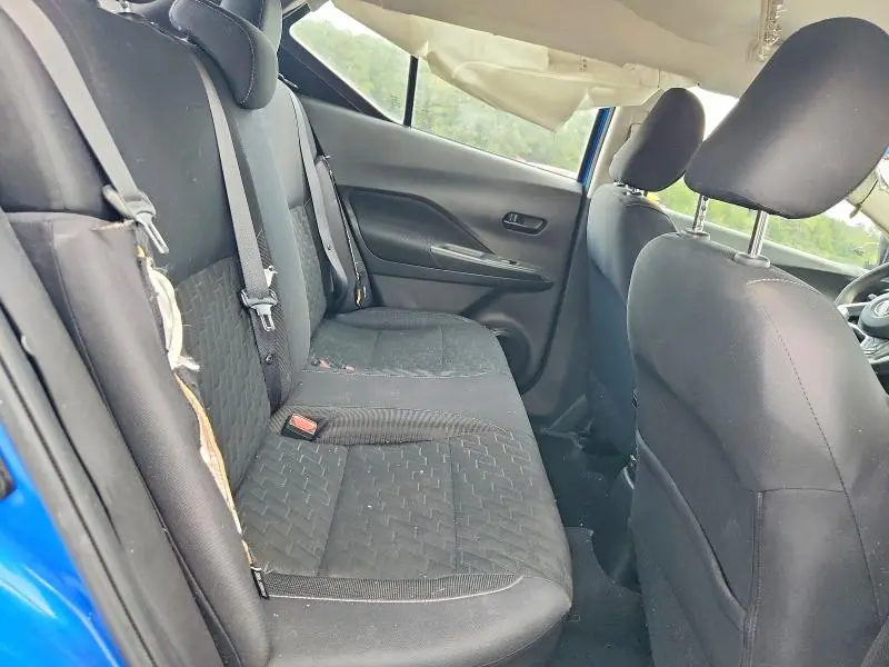 2022 NISSAN KICKS S  