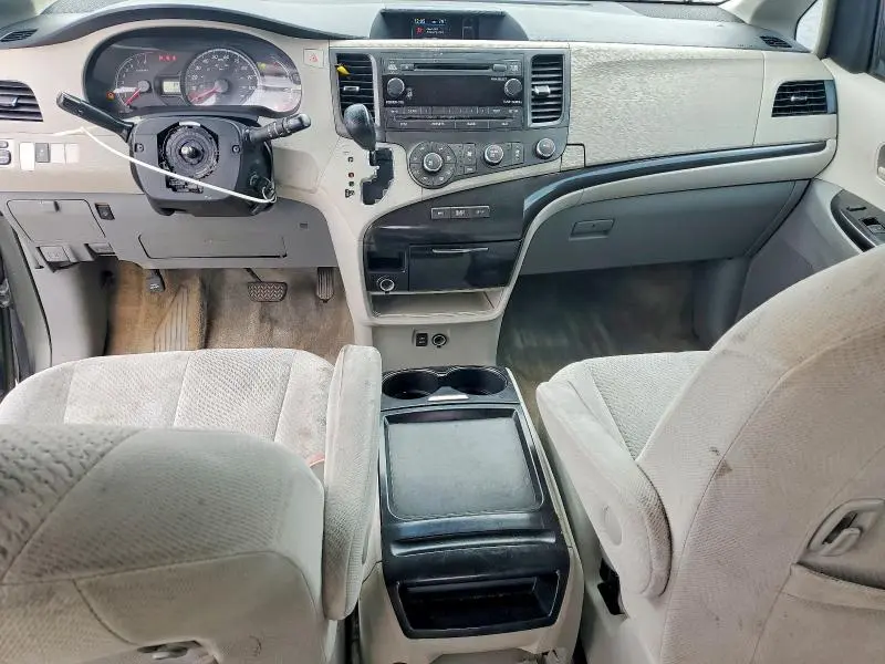 2011 TOYOTA SIENNA LE  