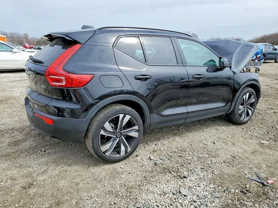 2023 VOLVO XC40 PLUS  