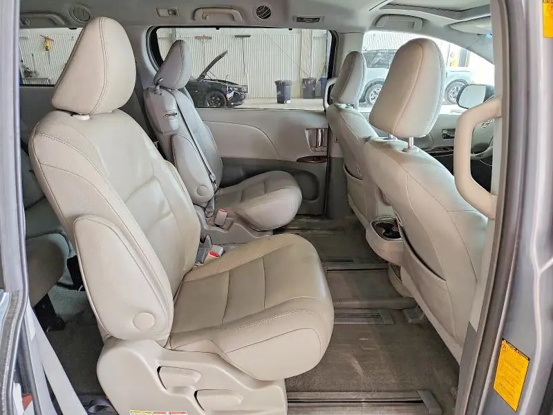 2014 TOYOTA SIENNA XLE 7-PASSENGER  