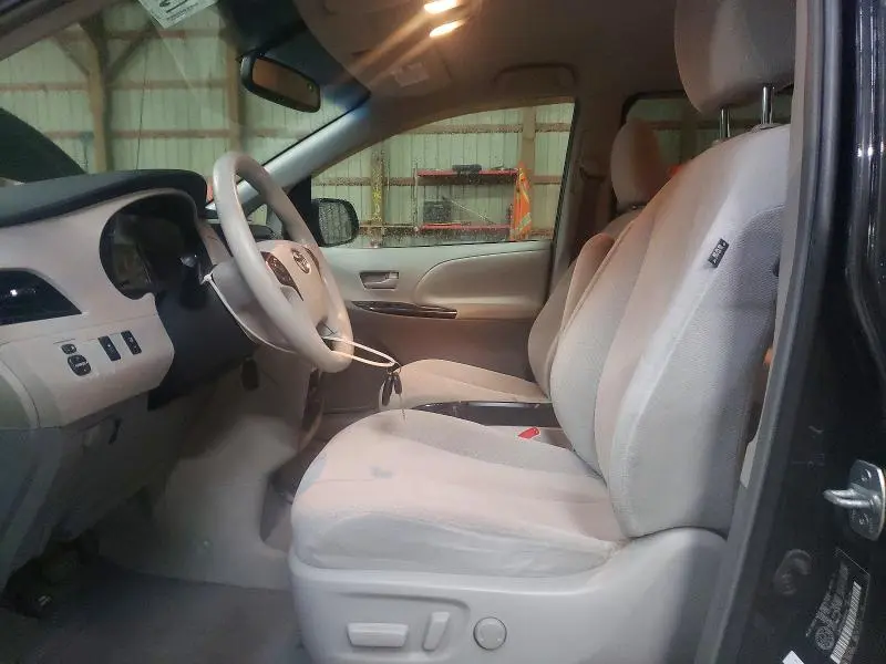 2011 TOYOTA SIENNA   