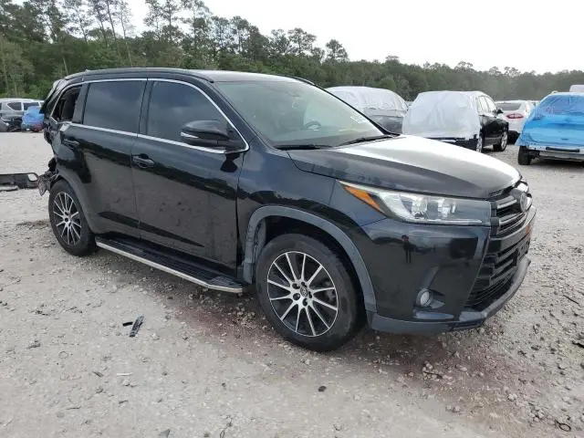2017 TOYOTA HIGHLANDER SE