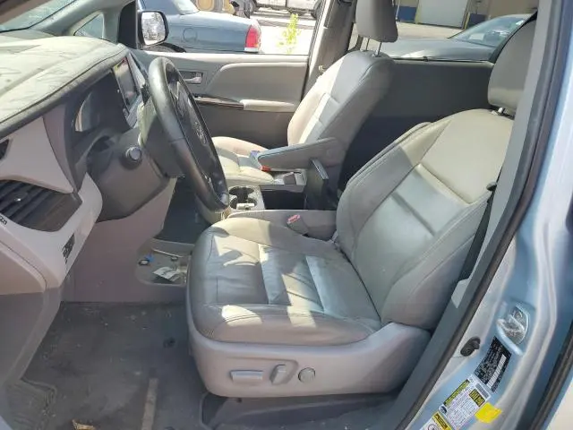 2016 TOYOTA SIENNA XLE  