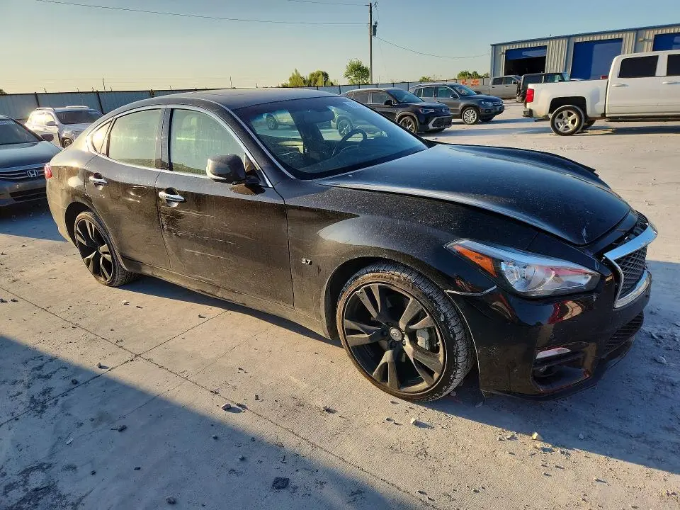 2015 INFINITI Q70 3.7  