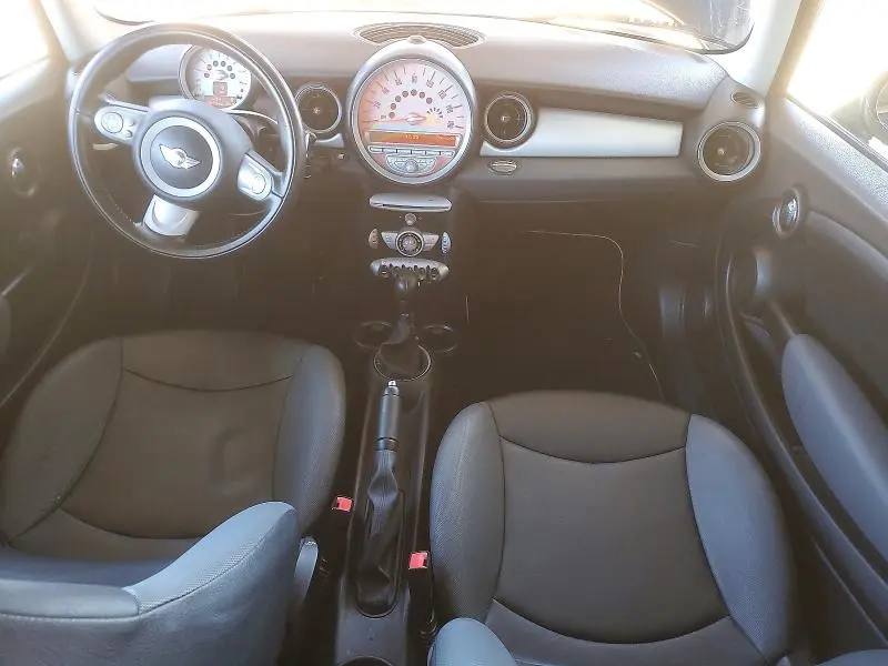 2010 MINI COOPER   