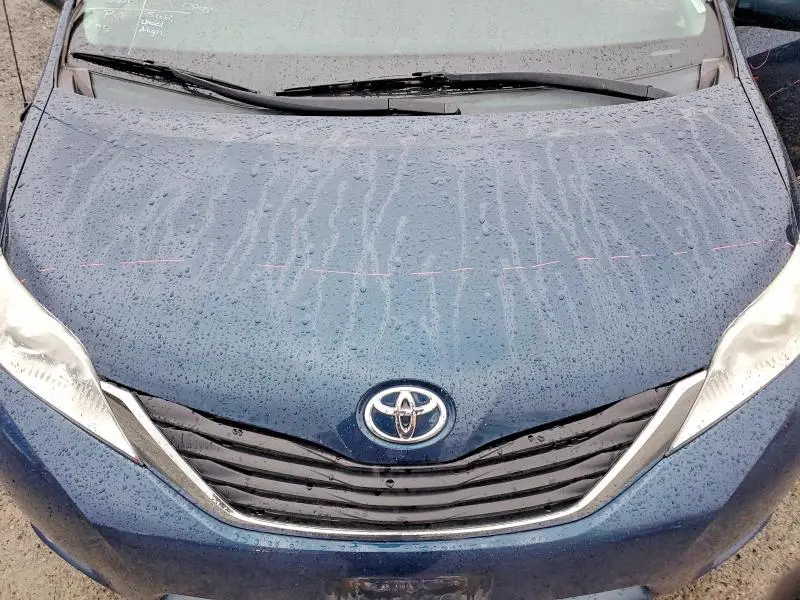 2011 TOYOTA SIENNA LE  