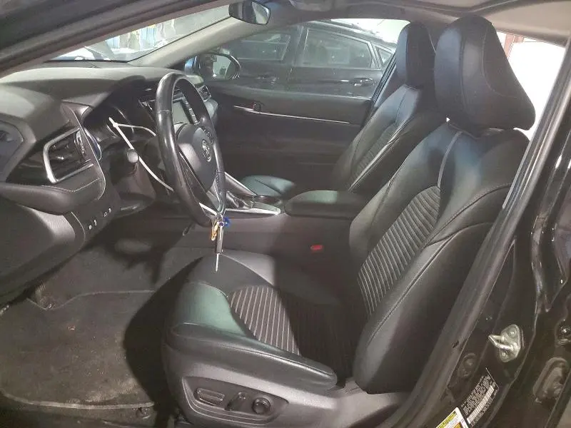 2018 TOYOTA CAMRY SE  