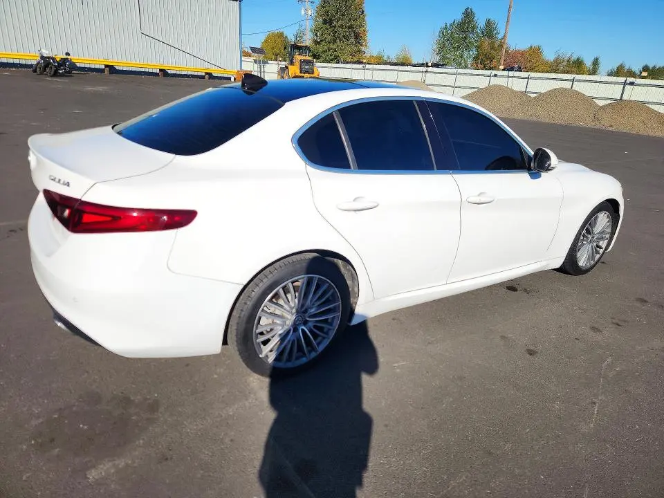 2017 ALFA ROMEO GIULIA TI  