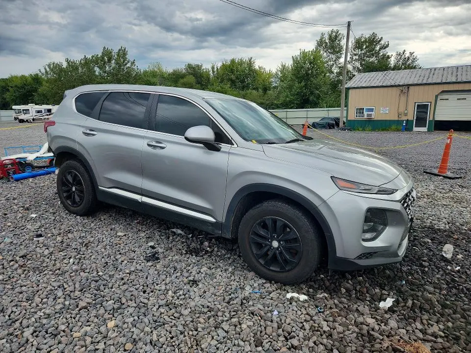 2020 HYUNDAI SANTA FE SE  